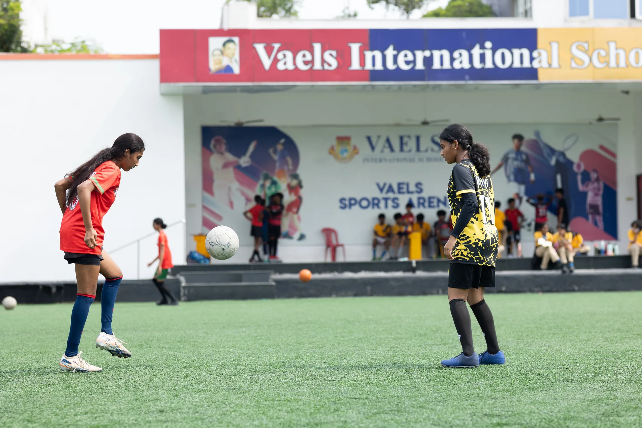 Girls displaying tactical football play at Vaels