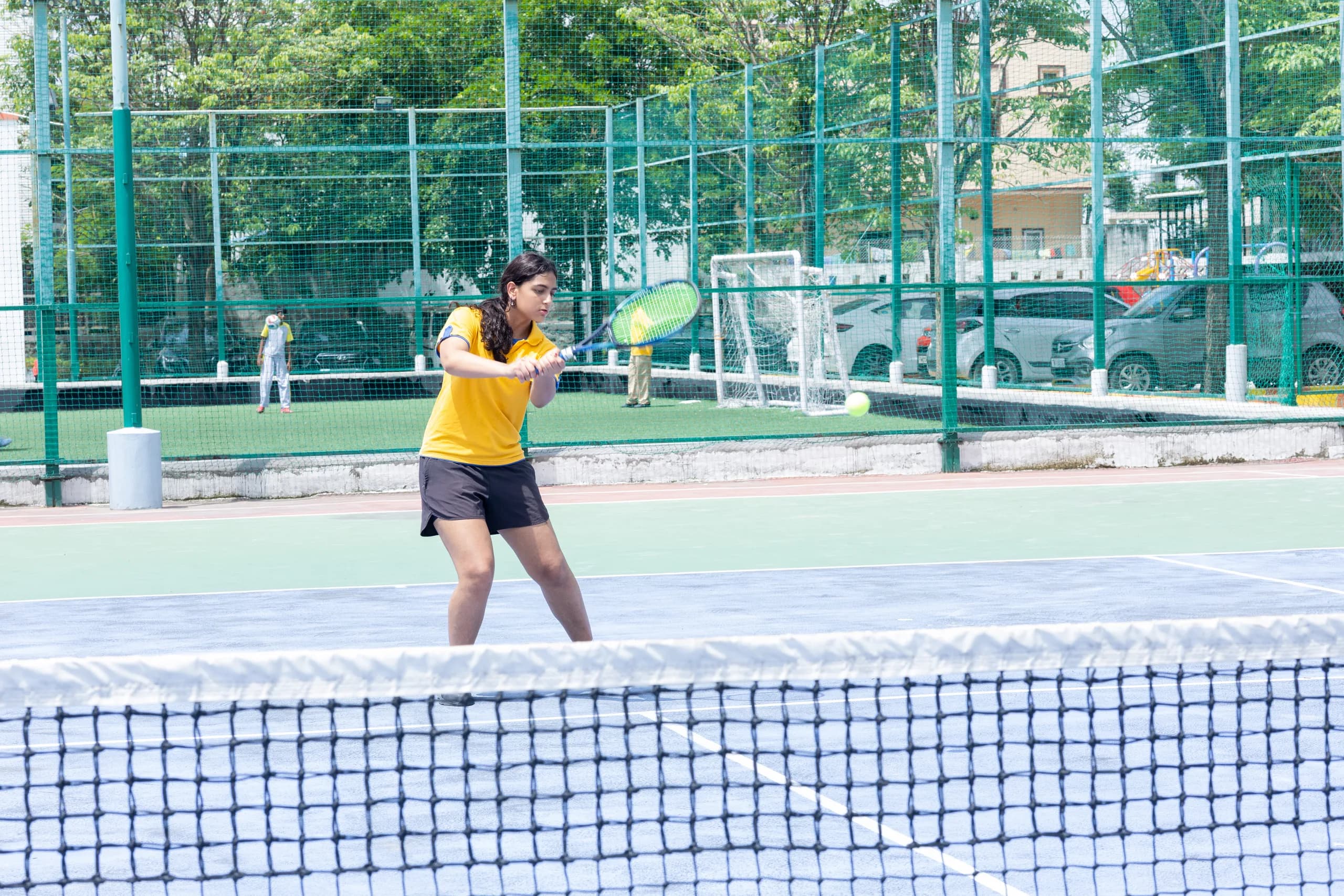 A tennis volley exchange during a match at Vaels school courts